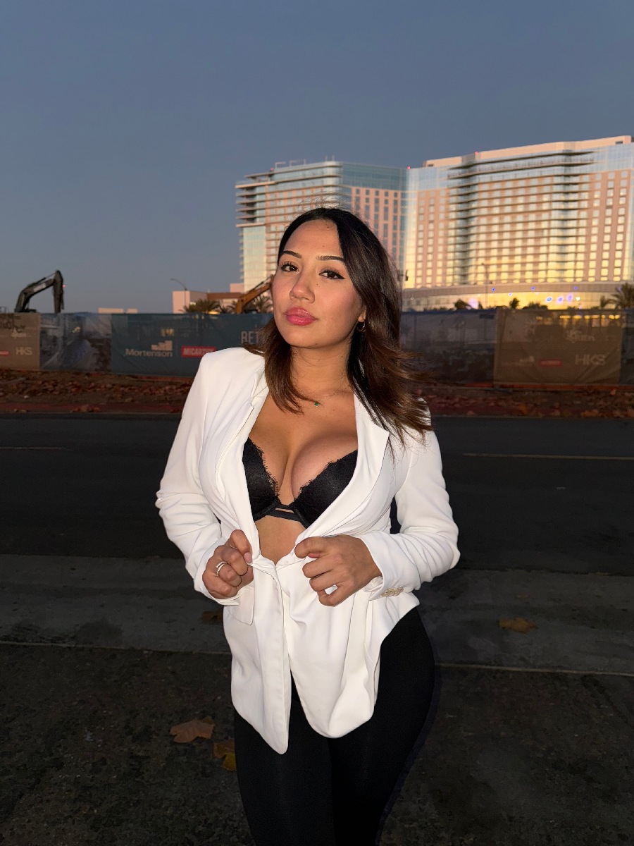 Take a pause and enjoy Ali Cruz — streaming from Nashik