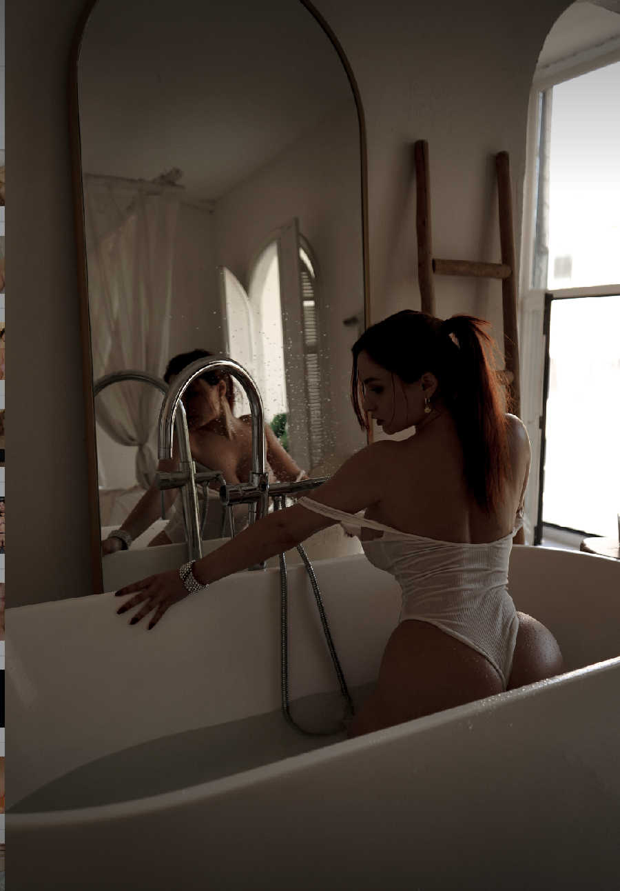 A playful frame from Miranda Faith nude — online in Nashik