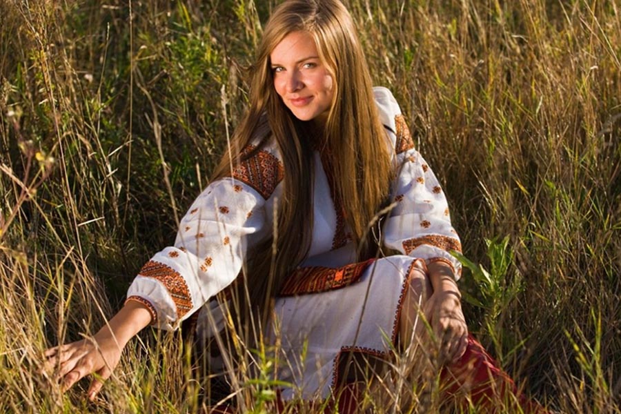 Model Women in Slavic costumes in Nashik