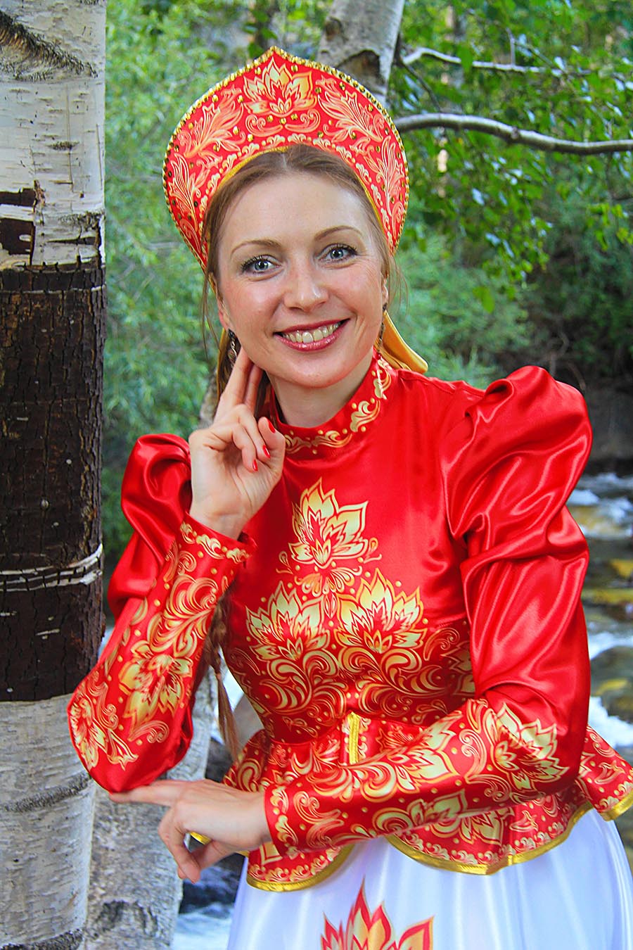 Women in Slavic costumes in Nashik