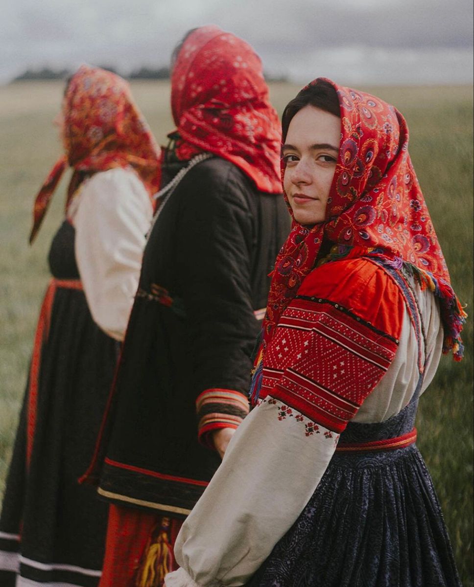 Women in Slavic costumes in Nashik