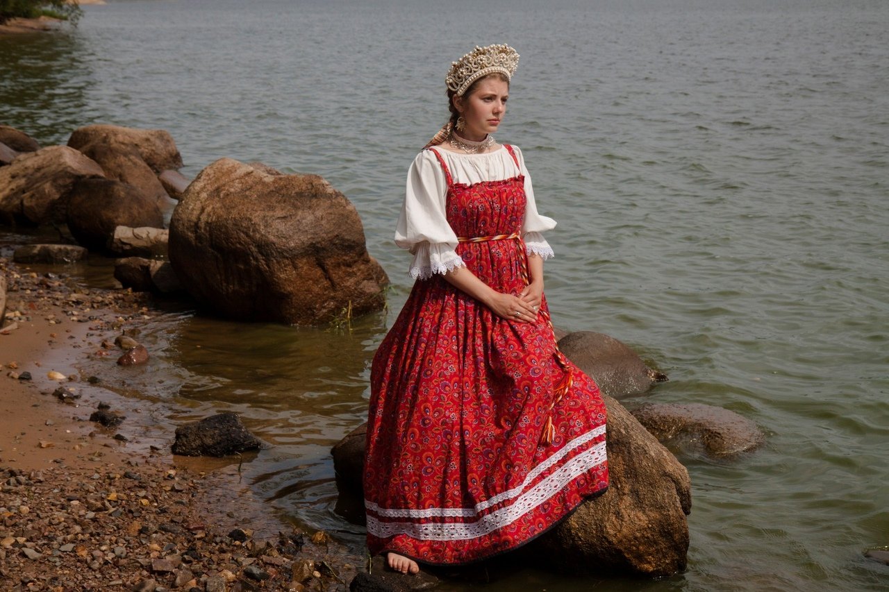 Women in Slavic costumes in Nashik