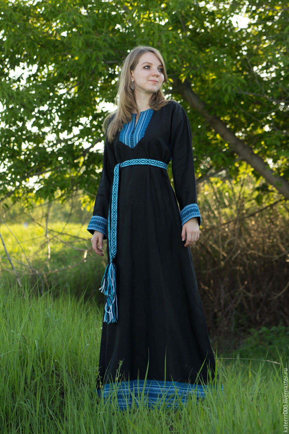 Women in Slavic costumes in Nashik