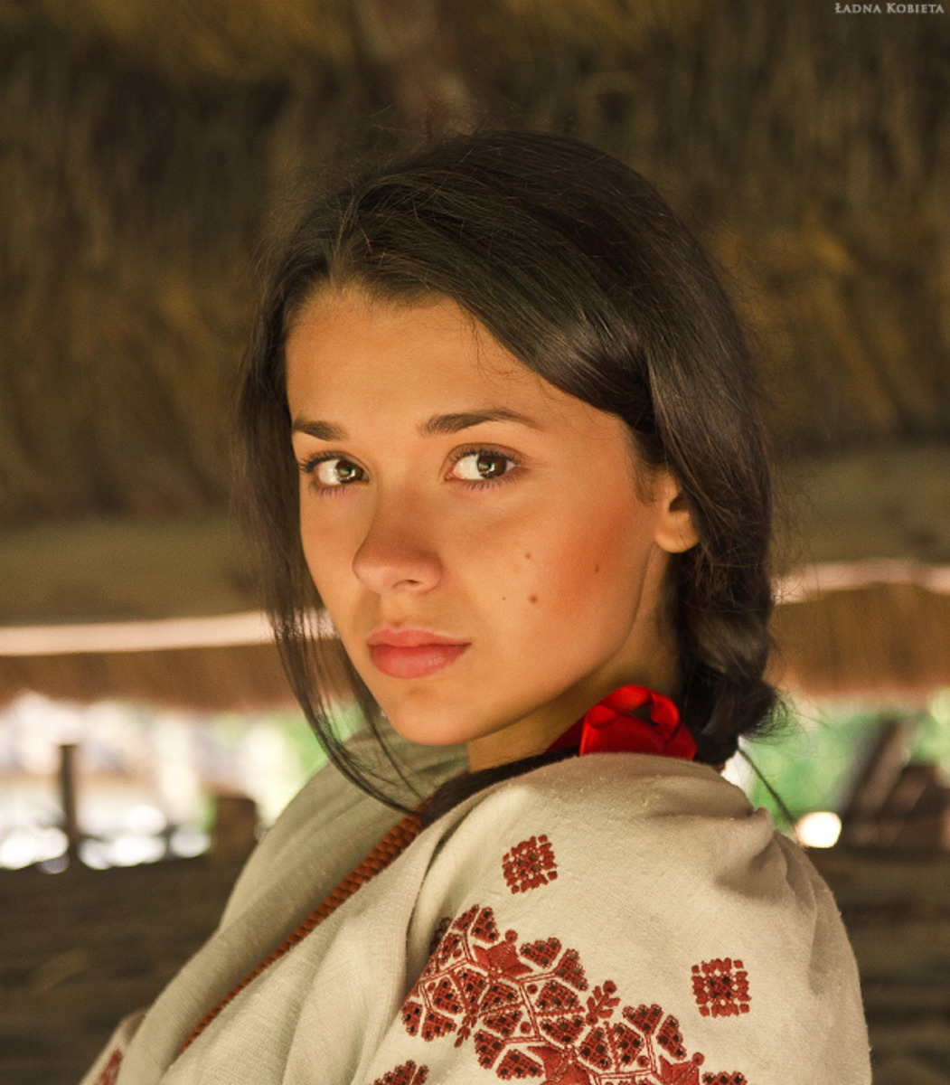 Girls in Slavic costumes in Nashik