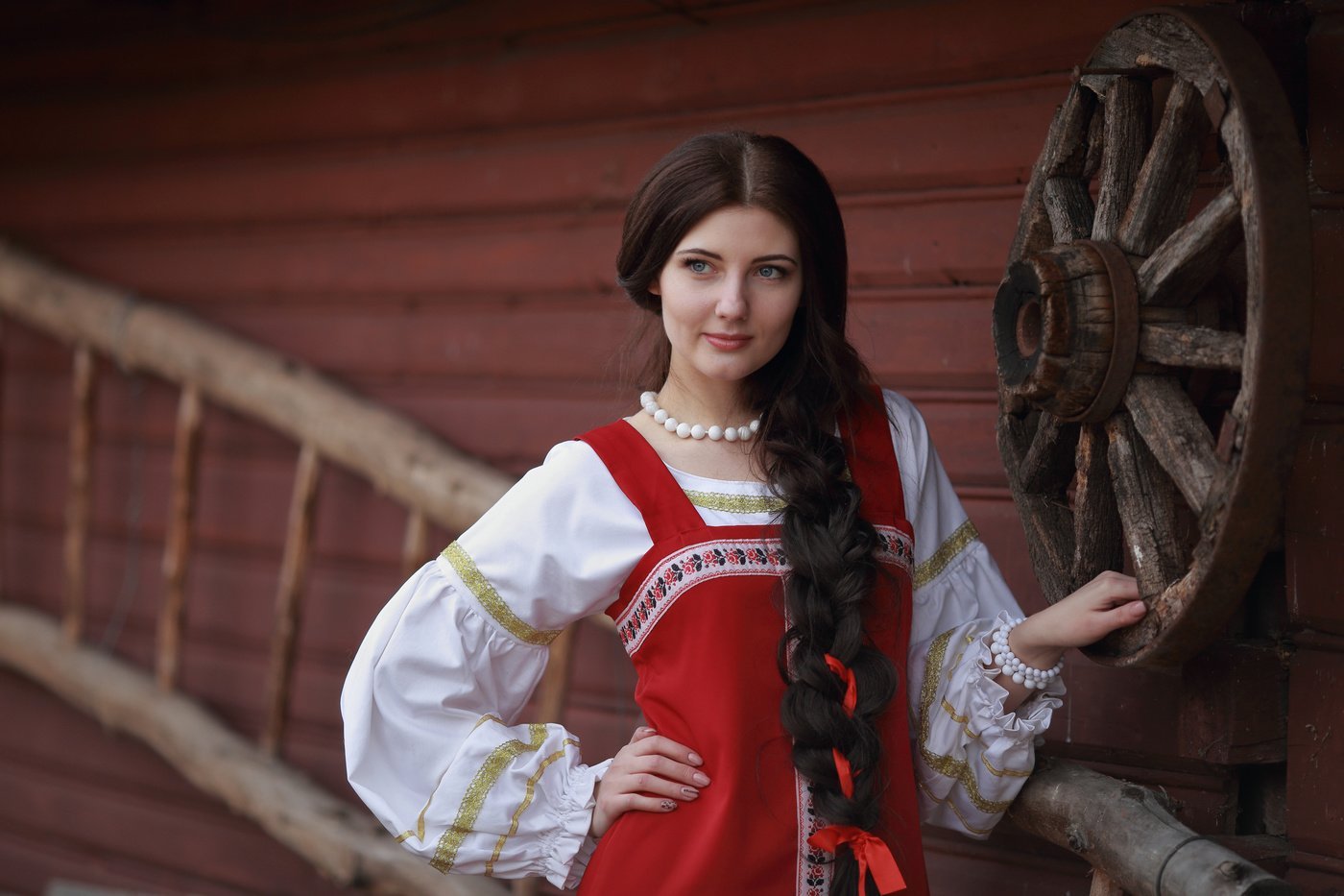 Girls in Slavic costumes in Nashik