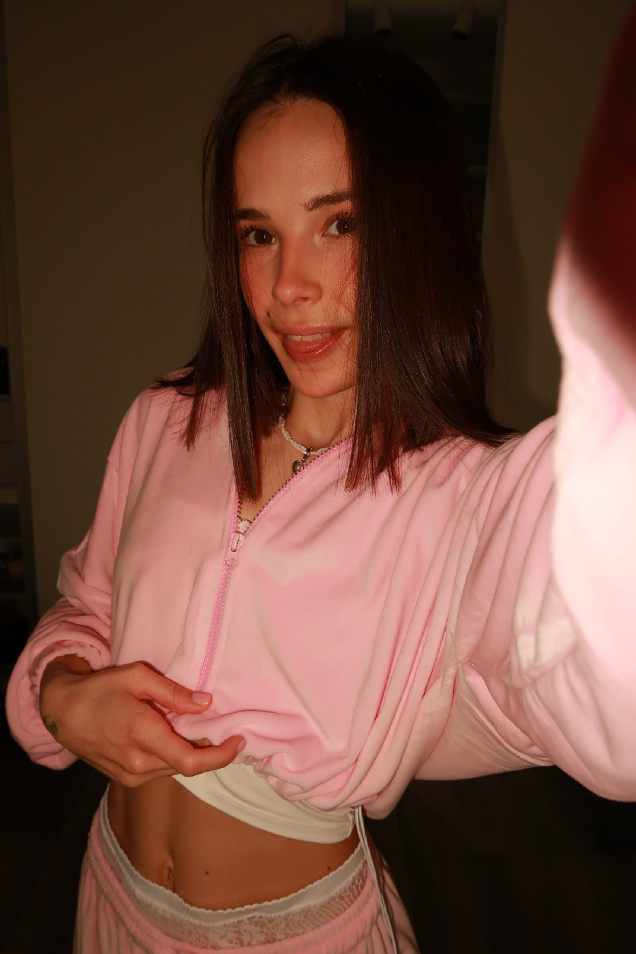 Tina brings the glow — live moments in Nashik